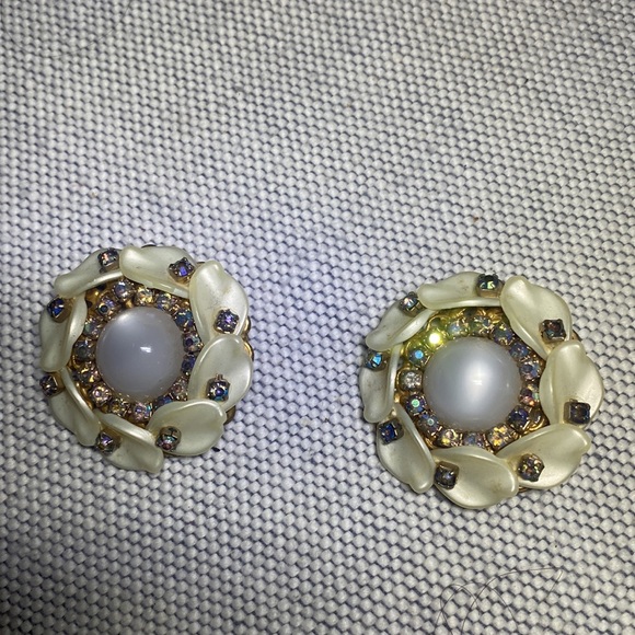 Miriam Haskell, aurora borealis clip on earrings🌺 - Picture 2 of 4